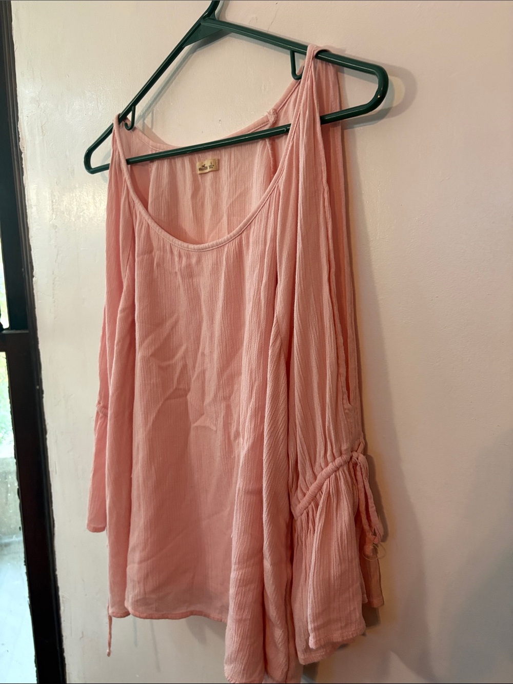Hollister Light Pink Cold-Shoulder Bell Sleeve Top Size Large - Picture 6 of 8